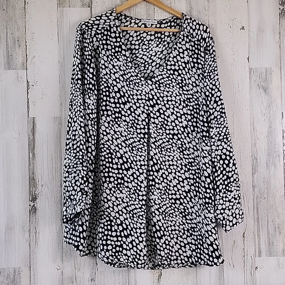 Ophelia Rose black white print vneck blouse Size 2X - Picture 1 of 7